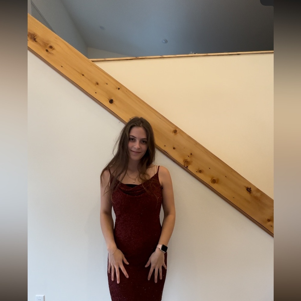 Elegant Burgundy Maxi Dress